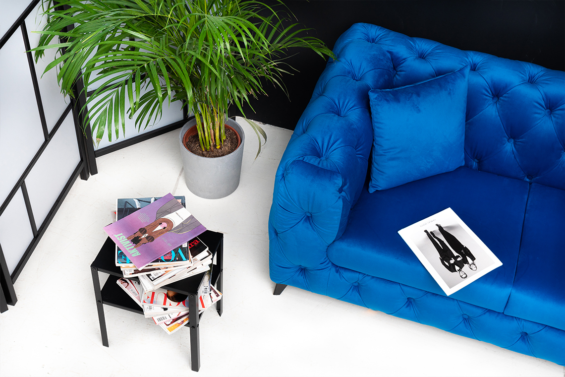 Kolorowa kanapa jako akcent w Twoim domu