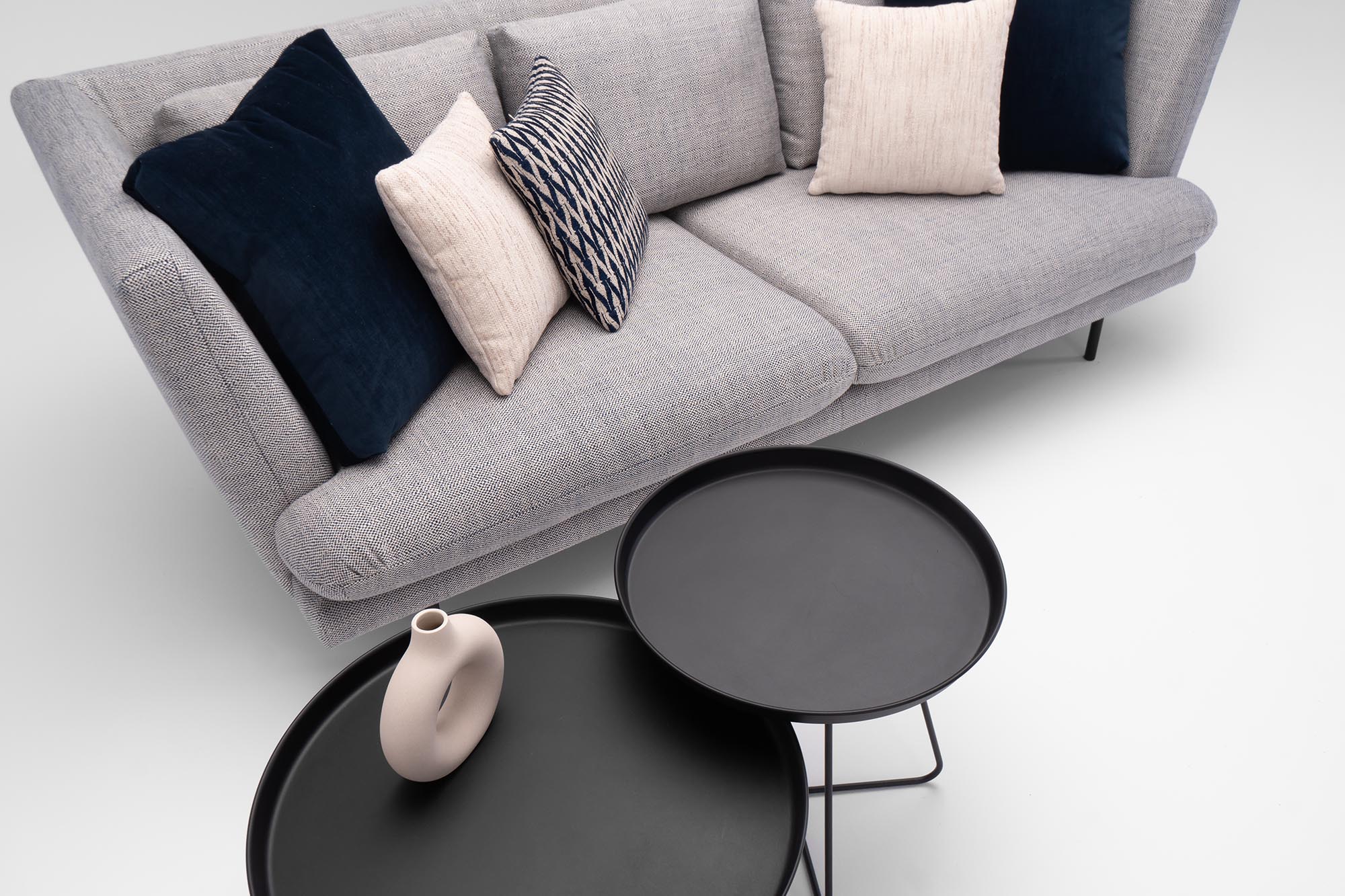 Jak wyczyścić kanapę materiałową?