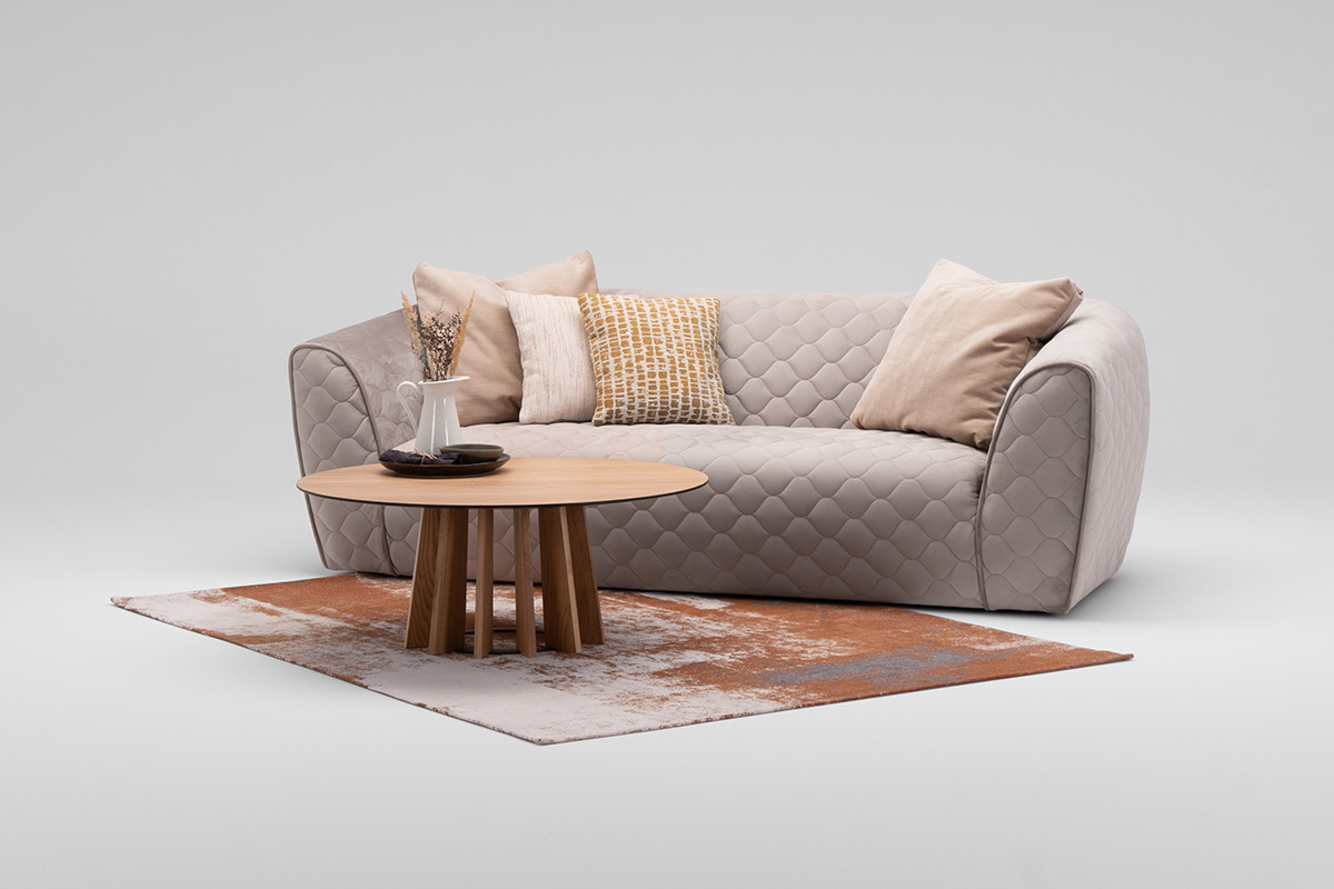 Jaki kolor dywanu do szarej kanapy?