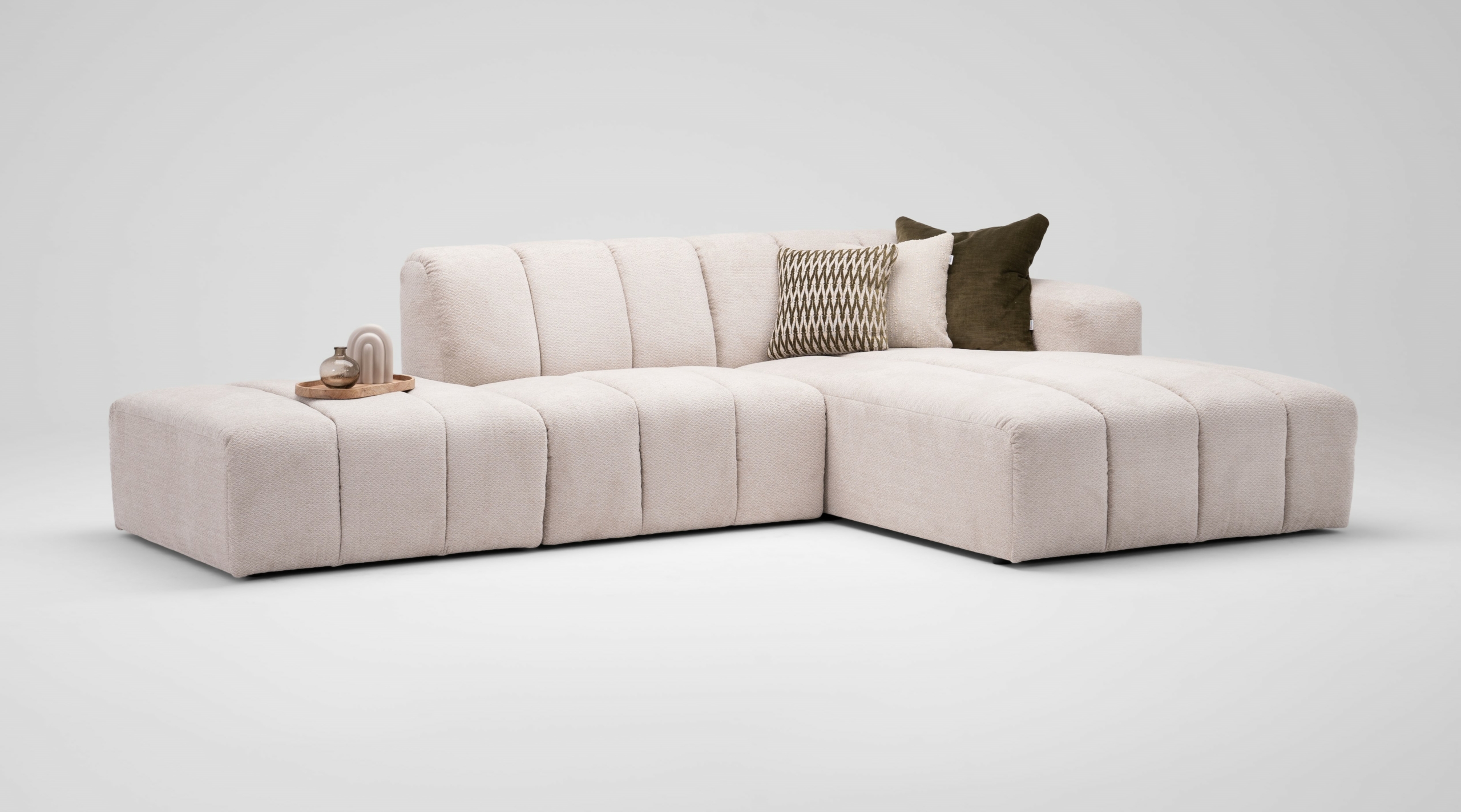 Cichy luksus w interior design – co to jest i jak urządzić wnętrze zgodnie z jego zasadami?