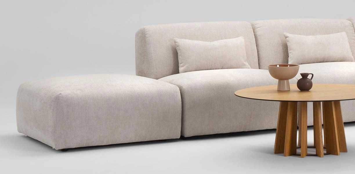 Salon w stylu japandi — zaproś do domu spokój i harmonię