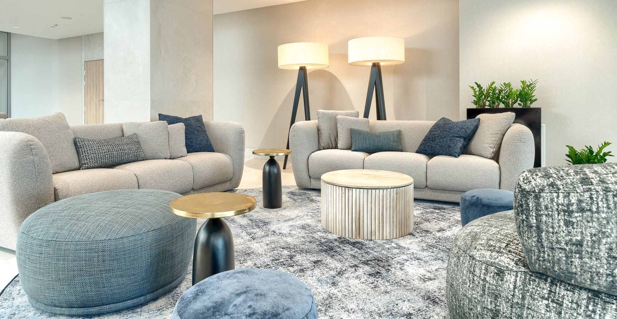 Salon w stylu hampton — hit na wiosnę i lato!